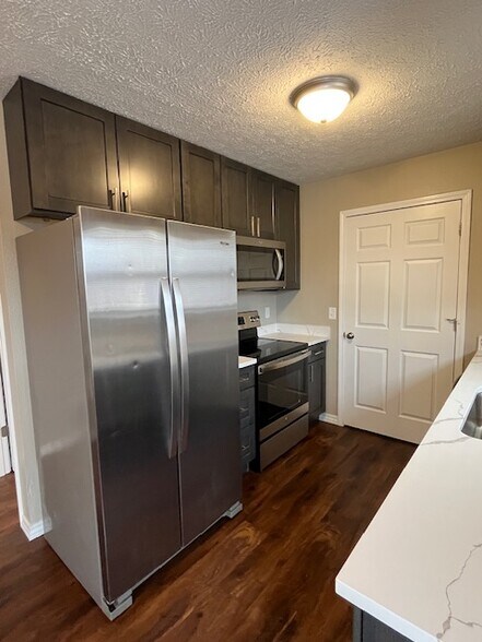 Building Photo - 1907 Holly Springs Ave