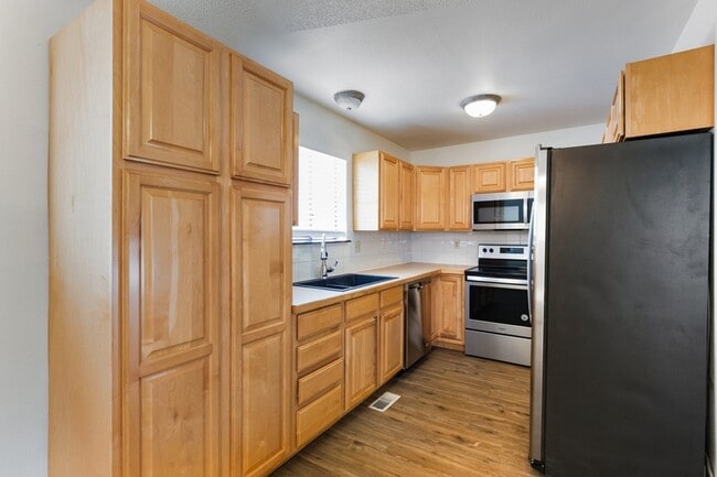 Primary Photo - 729 Parkview Mountain Dr