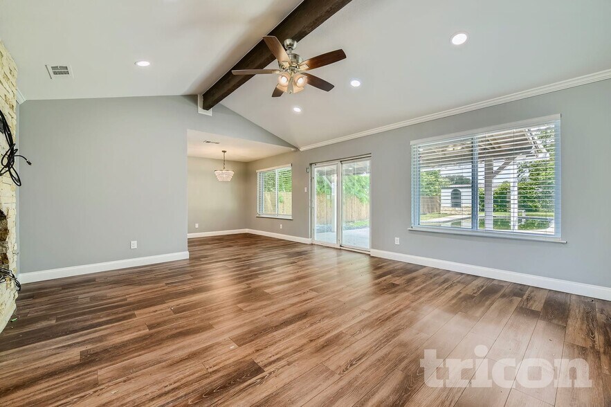 Building Photo - 7549 David Dr