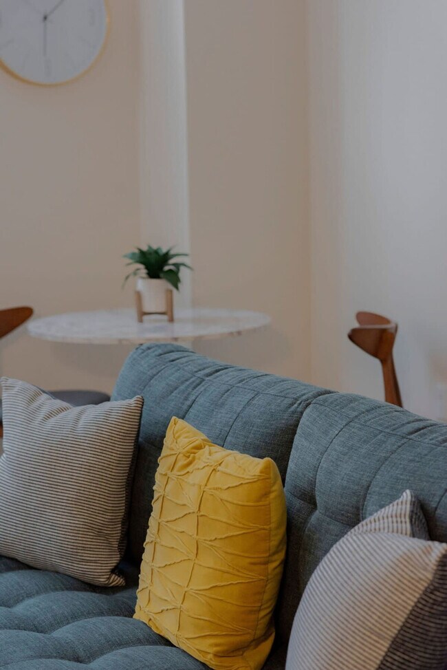 Building Photo - 125 W Market St