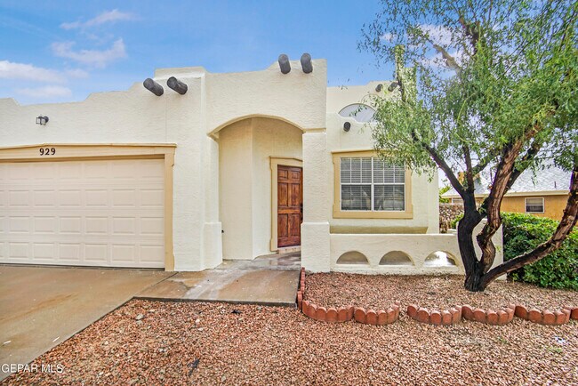 Building Photo - 929 Totonaca Ln