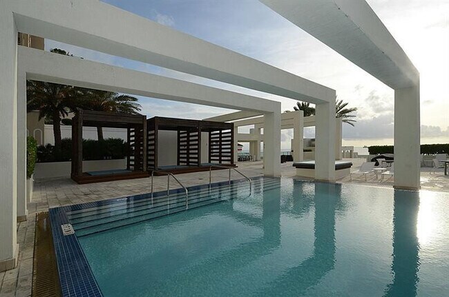 Building Photo - 101 S Fort Lauderdale Beach Blvd