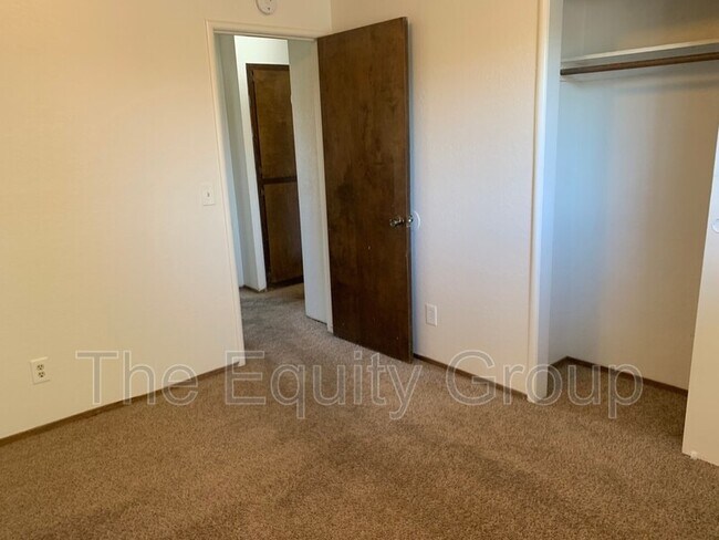 Building Photo - 2532 W Hemlock Ct