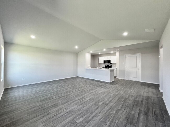 Building Photo - Cozy Home in The Villages of Mayfield