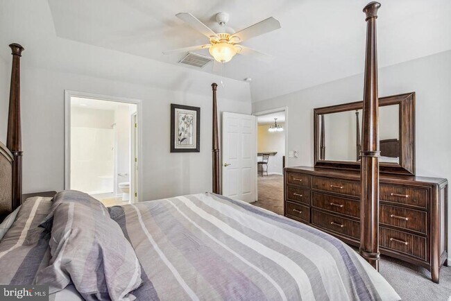 Building Photo - 102 Hunter's Way