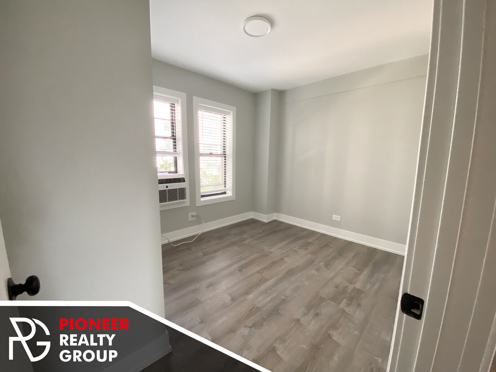 Building Photo - 503 W Belmont Ave