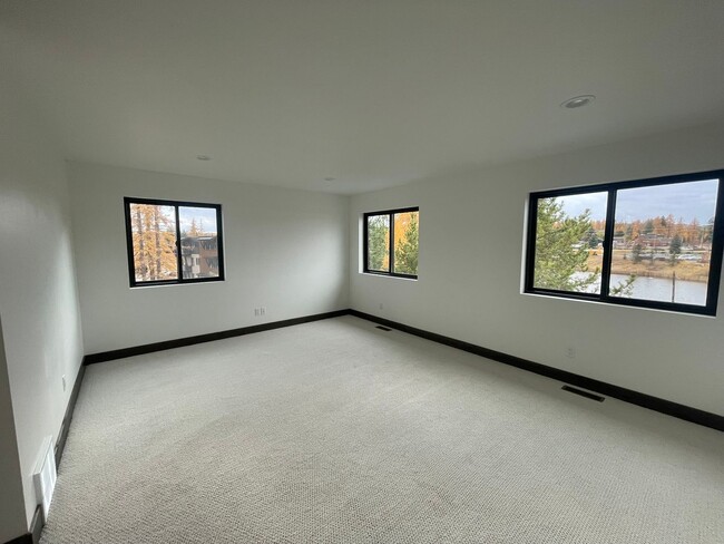 Building Photo - Whitefish Landing Town House