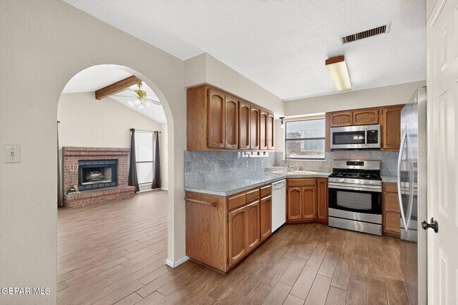 Building Photo - 7419 Mission Viejo Dr