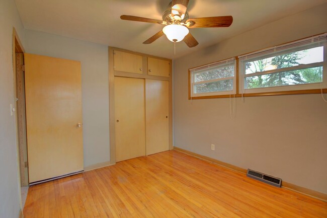 Building Photo - Remodeled 3 Bedroom Home