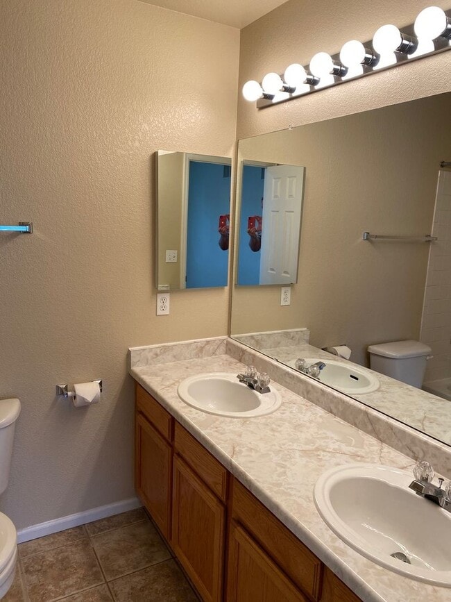 Building Photo - Wonderful Home in Parker