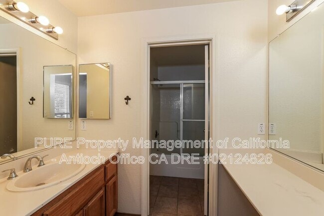 Building Photo - 1100 Twinbridge Ct