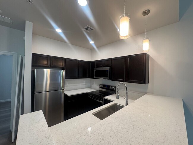 Building Photo - Brand New 1-Bedroom Unit for Rent – Centra...