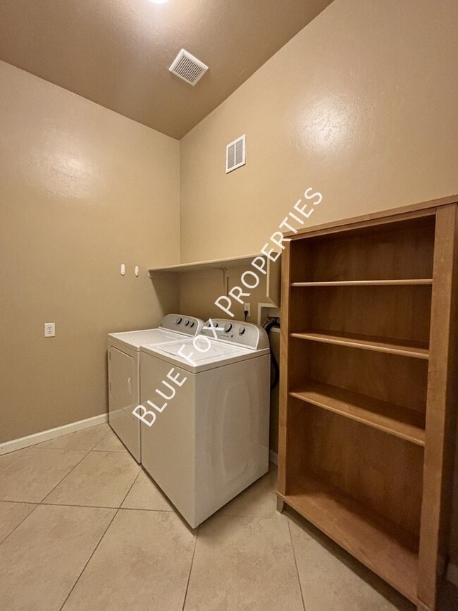 Building Photo - 4688 N Belgravia Rd
