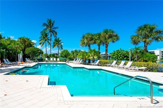 Building Photo - 5750 NE Island Cove Way