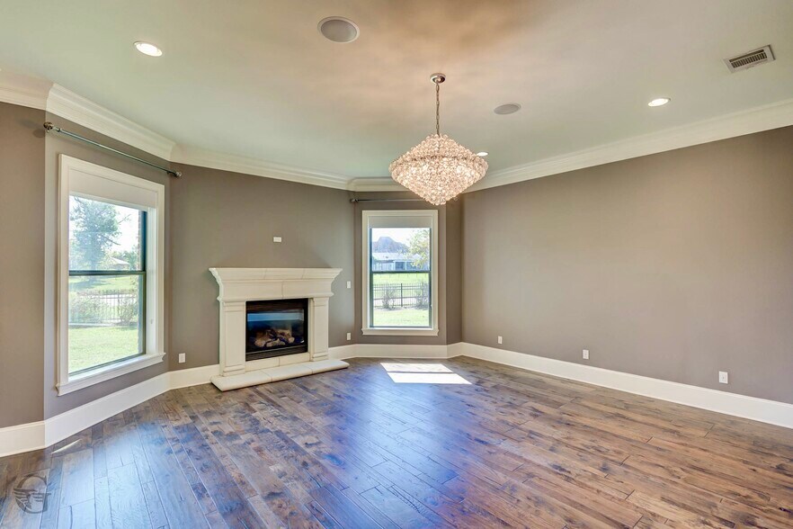 Building Photo - 555 Canterbury Ln
