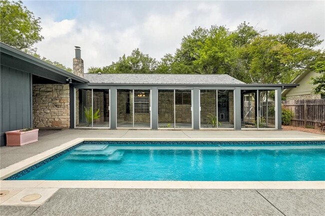 Building Photo - 12401 Knoll Ridge Dr