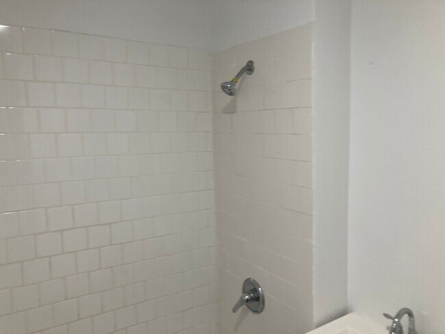 Building Photo - 42 Tillinghast St