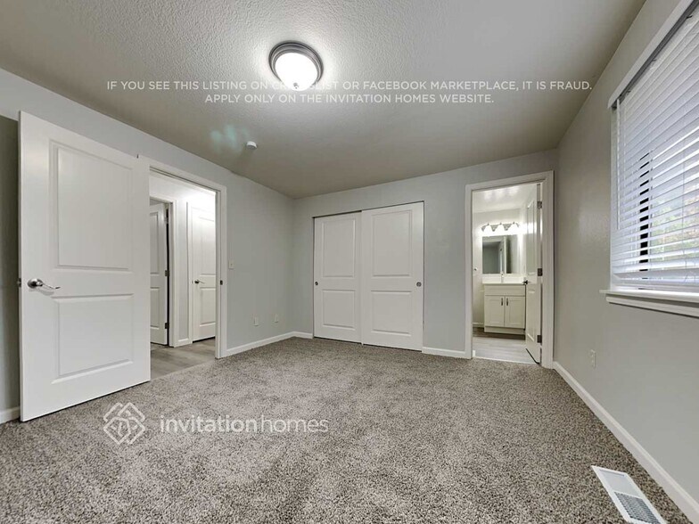 Building Photo - 6033 54th Ct SE