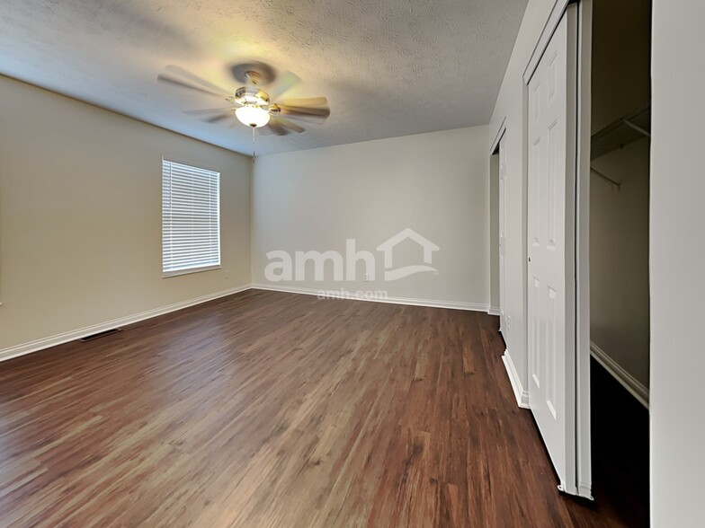 Building Photo - 2159 Glenview Dr