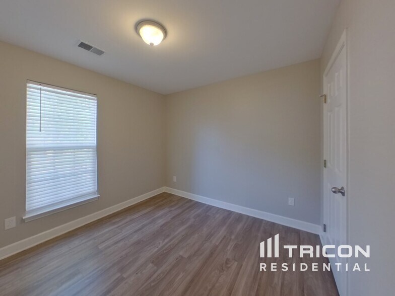 Building Photo - 124 Bathurst Ln