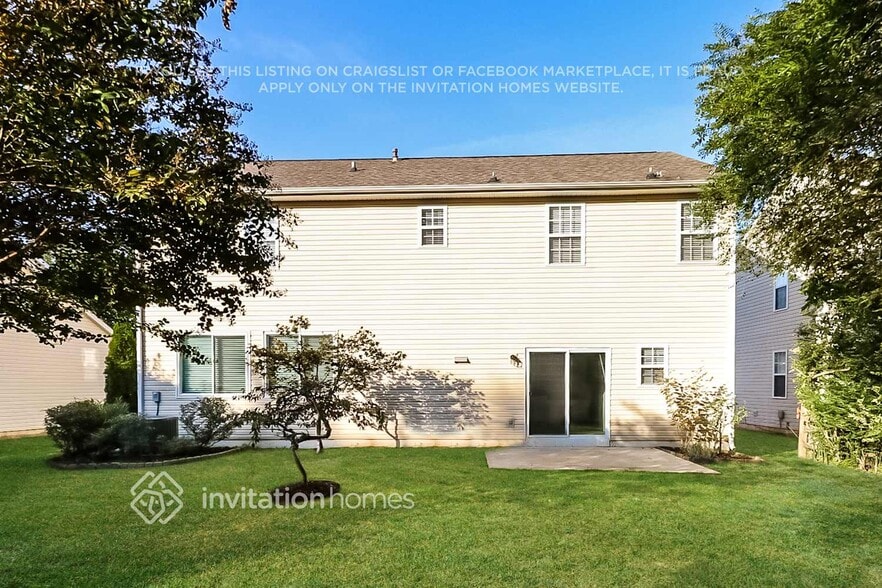 Building Photo - 17311 Commons Crossing Dr