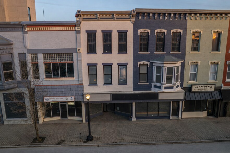 Building Photo - 814 Lincolnway