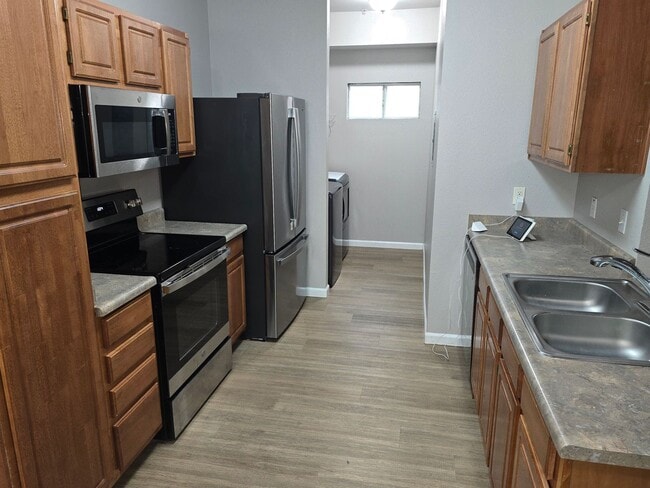 Building Photo - COMING SOON!!! 3 Bedroom Condo Near The Galleria