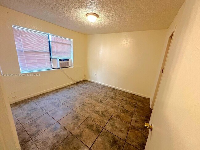 Building Photo - 840 NW 70th St