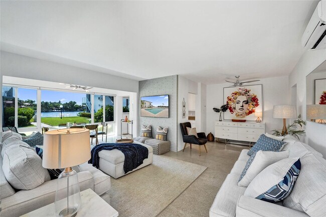 Building Photo - 425 Bayshore Dr