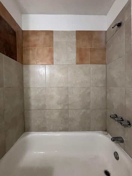 Building Photo - 921 N Fulbright Ave