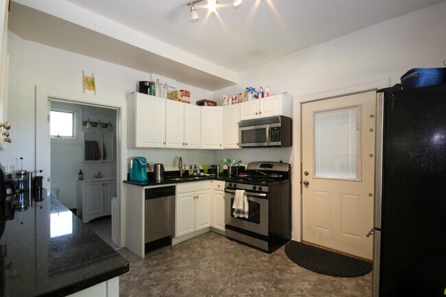 Building Photo - 3200 Aldrich Ave S