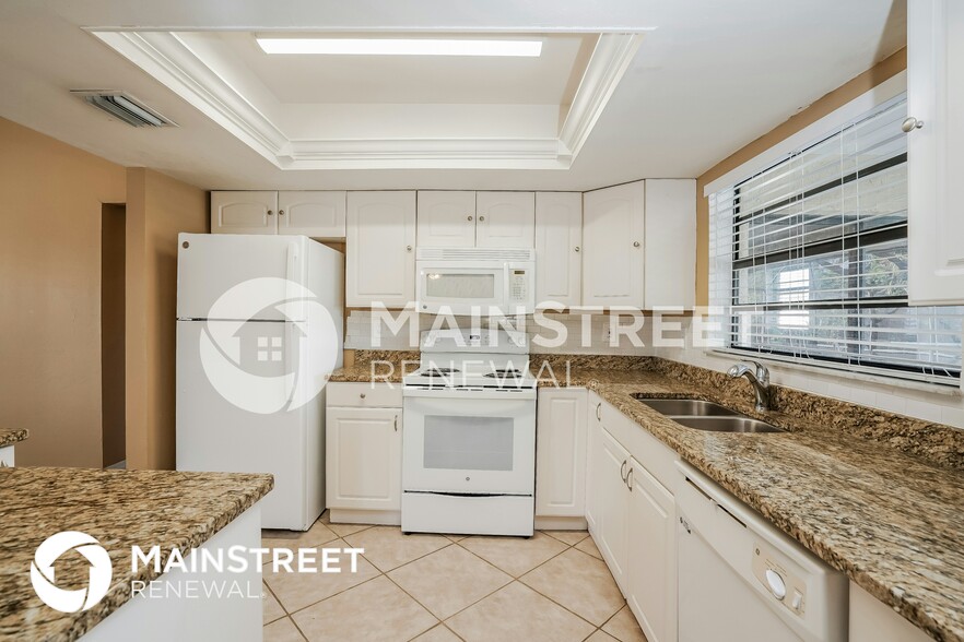Building Photo - 859 SW 15th Terrace