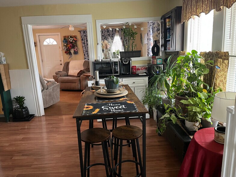 Building Photo - 8-10 California Ave