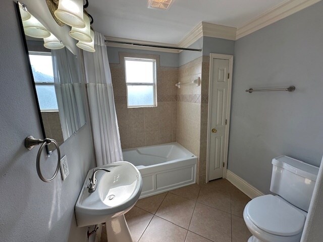 Upstairs bathroom - 1023 General Taylor