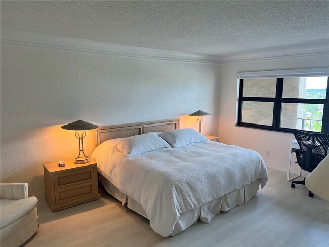 Building Photo - 4900 N Ocean Blvd