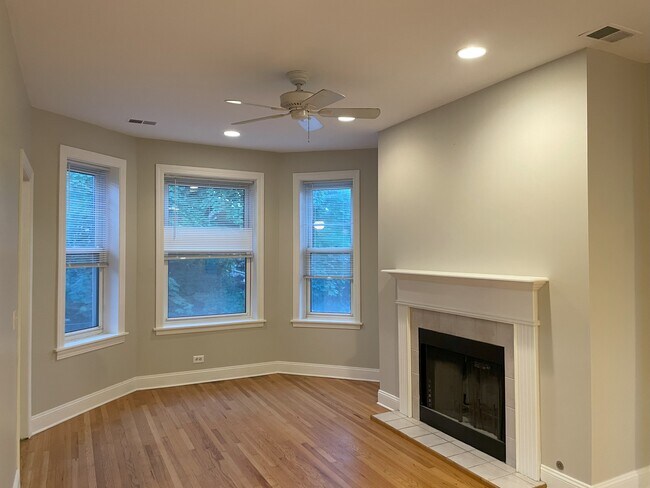 Brand-new blinds on all windows - 3650 N Oakley Ave