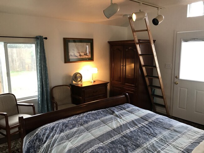 Building Photo - Awesome Furnished Cottage in Point Loma Heights