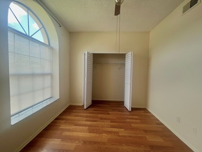 Building Photo - Orlando - 4 Bedroom, 2 Bathroom - $2550.00