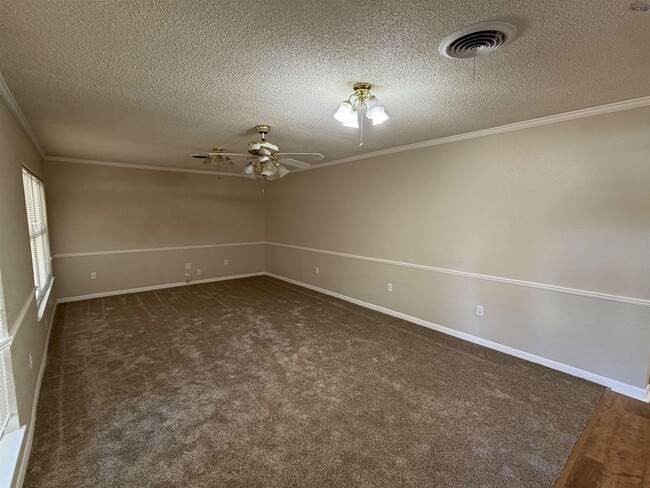 Building Photo - 5127 Parklane Dr