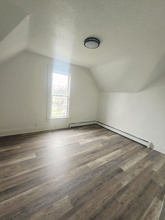 Building Photo - Fully Remodeled 5BR Home with 3-Car Garage...