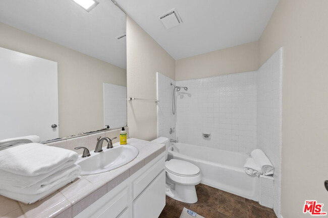 Building Photo - 780 Carriage Cir