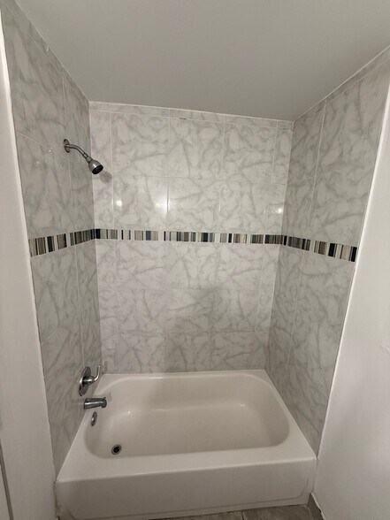Building Photo - 853 SW 9th Ct