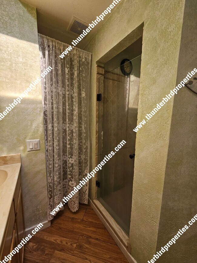 Building Photo - Lovely 3 bedroom, 2 baths in NE Heights!