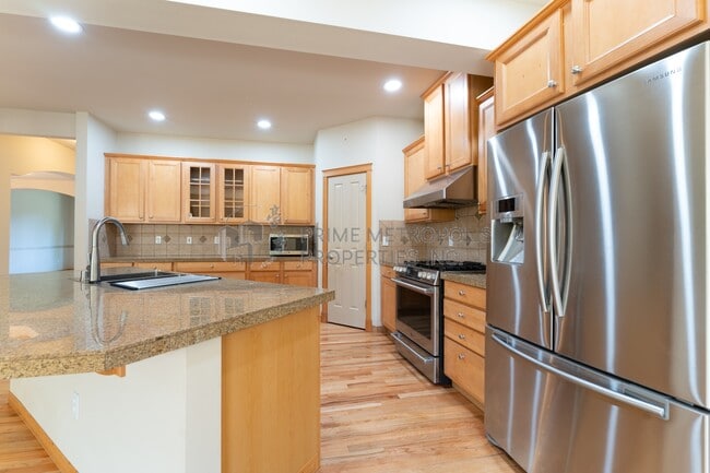 Building Photo - 20322 10th Ave W