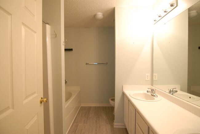 Building Photo - 800 Remount Ct