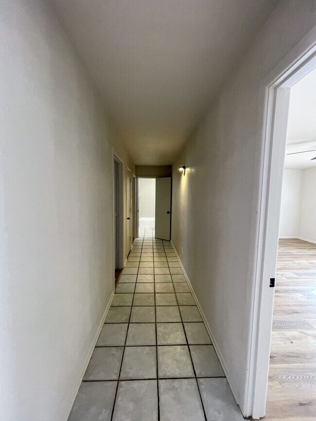 Building Photo - Cozy?Charm Meets Modern Luxury – Your Perfect Lamesa Retreat!