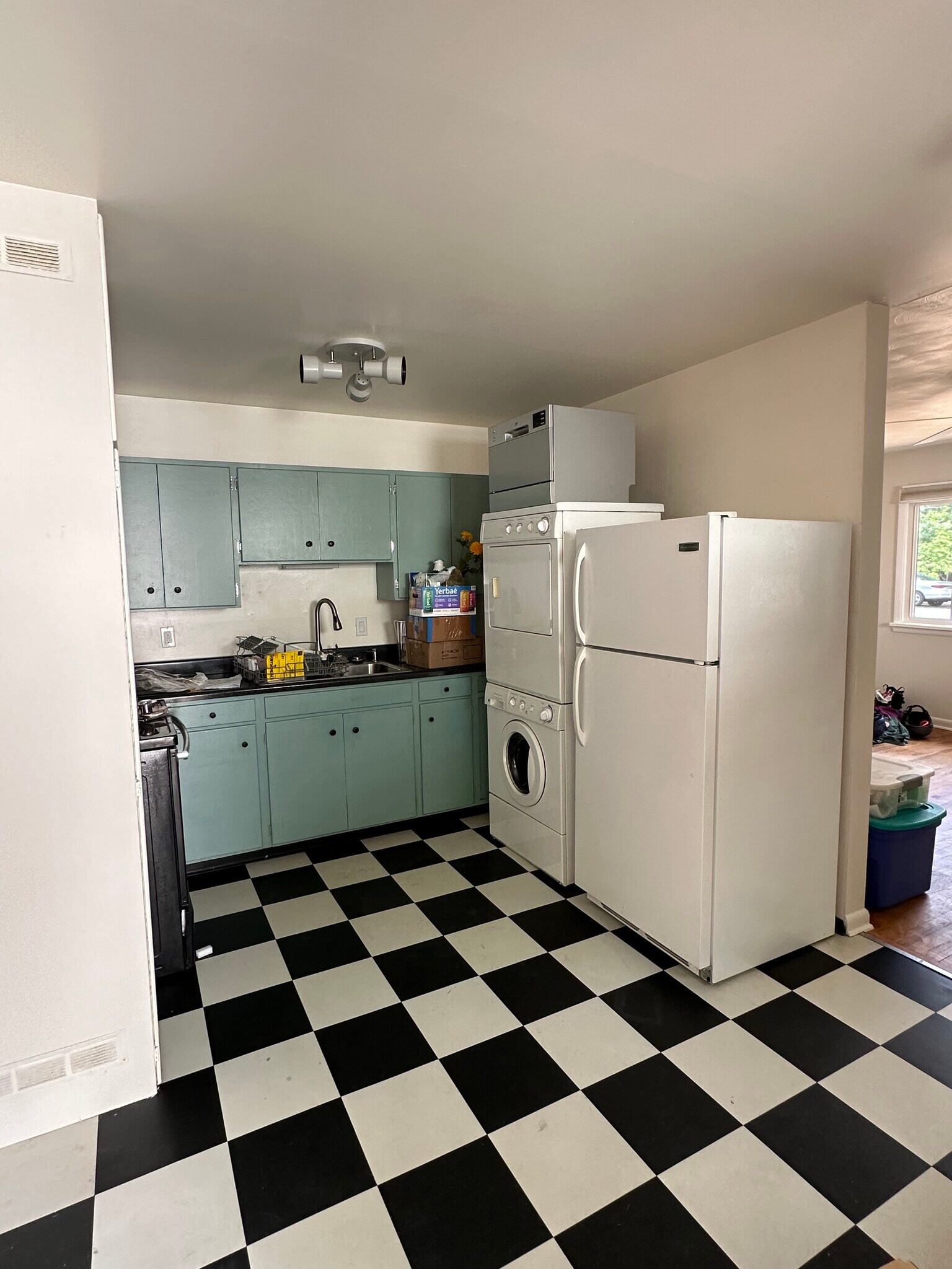kitchen with W/D - 2118 Grove Cir