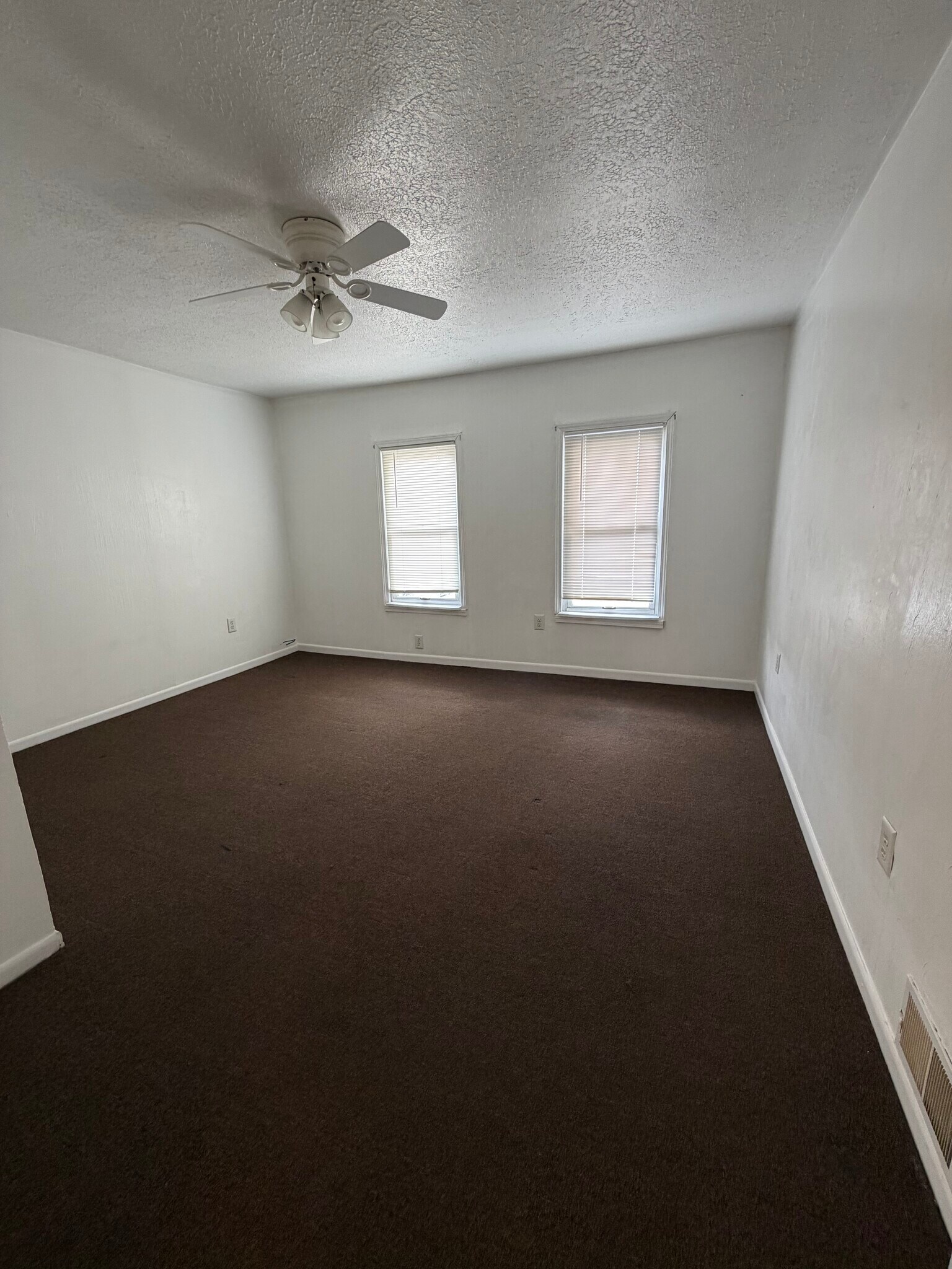 Building Photo - 520 Knowles Ln