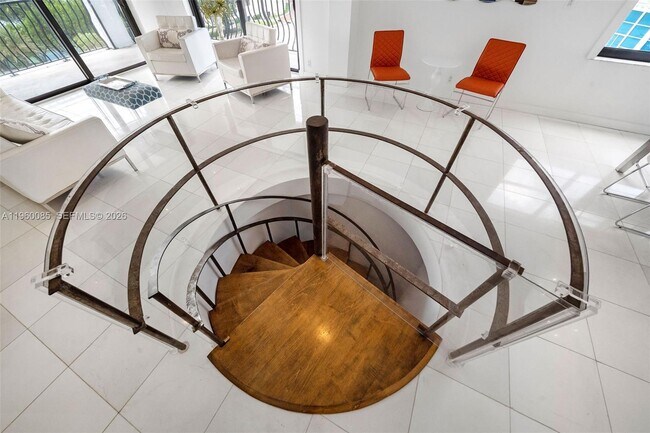 Building Photo - 5415 Collins Ave