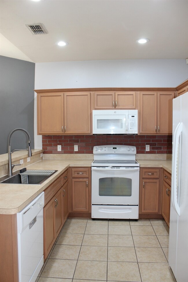 Building Photo - 682 Brooke Hampton Dr